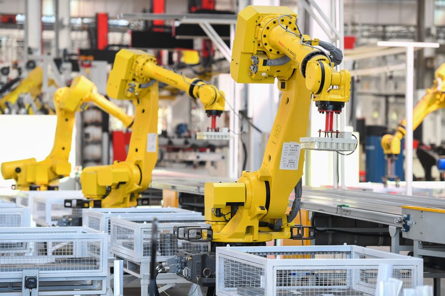 Robots industriels sur une ligne de production